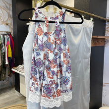 Load image into Gallery viewer, Zoe &amp; Rose | Women&#39;s White and Blue Paisley Print Short Sleeve Top | Size: S
