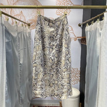 Load image into Gallery viewer, BB Dakota | Women&#39;s Silky Cream and Blue Python Print Skirt | Size: 2
