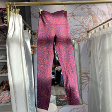 Load image into Gallery viewer, Lululemon | Women's Red Pattern Print Leggings | Size: 4
