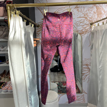 Load image into Gallery viewer, Lululemon | Women's Red Pattern Print Leggings | Size: 4
