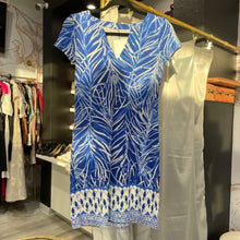 Load image into Gallery viewer, Lilly Pulizer | Women's Blue and White Parrot Bottom Sleeveless Dress | Size: XS
