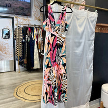 Load image into Gallery viewer, Melloday | Women's Pink Floral Print Pleat Maxi Dress | Size: XS
