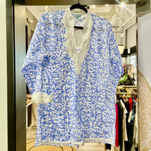 Load image into Gallery viewer, Sulu | Women's Blue and White Pattern Embroidered Tunic Top | Size: 12
