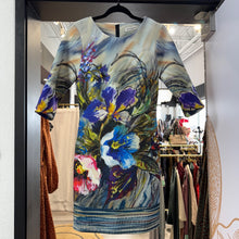 Load image into Gallery viewer, Beya Barco | Women&#39;s Floral Print Half Sleeve Shift Dress | Size: 38
