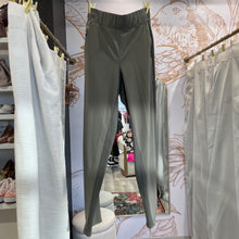 Load image into Gallery viewer, Athleta | Women's Green Brooklyn Joggers | Size: 0
