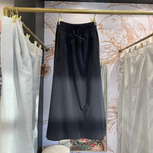 Load image into Gallery viewer, Athleta | Women's Black Midi Skirt | Size: 0
