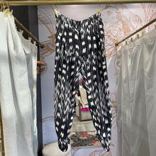 Load image into Gallery viewer, Parker | Women's Black and Cream Pattern Crop Cinch Pants | Size: 0
