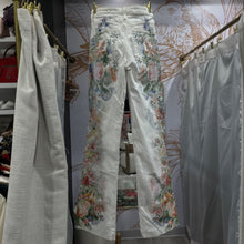 Load image into Gallery viewer, Guess | Women's White and Floral Print Jeans | Size: 26
