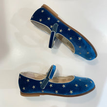 Load image into Gallery viewer, Mini Boden | Girl's Blue Velvet and Gold Star Mary Jane Shoes | Size: 34

