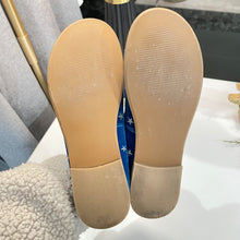 Load image into Gallery viewer, Mini Boden | Girl's Blue Velvet and Gold Star Mary Jane Shoes | Size: 34
