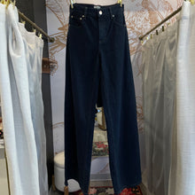 Load image into Gallery viewer, Alice + Olivia | Women's Trish Mid-Rise Wide-Leg Jeans | Size: 25
