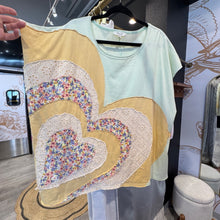 Load image into Gallery viewer, Oli &amp; Hali | Women's Green Layered Heart Short Sleeve Shirt | Size: XL
