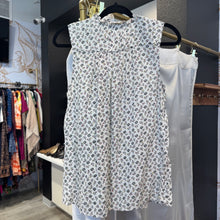 Load image into Gallery viewer, Anthropologie | Women's Holding Horses Floral Print Sleeveless Top | Size: 4
