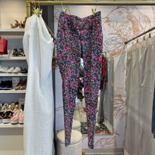 Load image into Gallery viewer, Lululemon | Women's Pink Flower Print Leggings | Size: 6
