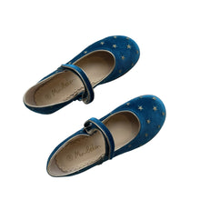 Load image into Gallery viewer, Mini Boden | Girl's Blue Velvet and Gold Star Mary Jane Shoes | Size: 34
