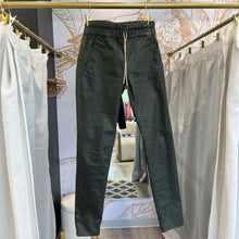 Load image into Gallery viewer, Bevy Flog | Women&#39;s Shely Green Vegan w/ Rose Gold Tie | Size: 25
