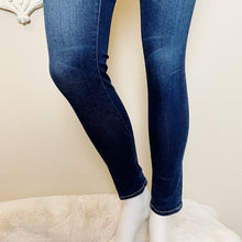 Load image into Gallery viewer, Frame | Women&#39;s Dark Wash Le Skinny de Jeanne Columbia Road | Size: 25
