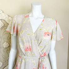 Load image into Gallery viewer, Rachel Roy | Women&#39;s Cream, Gray, Pink Poppy Print Flower Ruffle Dress | Size: 8
