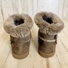 Load image into Gallery viewer, Life Stride | Women&#39;s Gray Flurry Faux-Fur Boots | Size: 8
