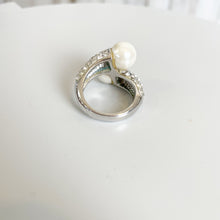 Load image into Gallery viewer, Women&#39;s Silver Rhinestone and Pearl Twist Cocktail Ring | Size: 8.5
