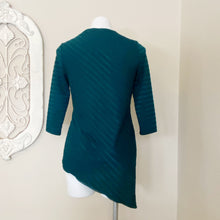 Load image into Gallery viewer, Chico&#39;s | Womens Green Travelers Asymmetrical Top | Size: 2
