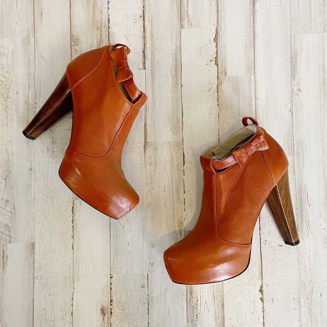 Tibi | Womens Caramel Brown Leather Bow Side Platform Wooden Heel Booties | Size: 37
