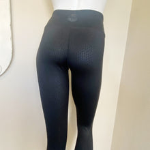 Load image into Gallery viewer, Splits 59 | Womens Black Pattern Pure Barre Leggings | Size: M
