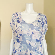 Load image into Gallery viewer, Anthropologie | Womens Akemi &amp; Kin Purple Print Short Sleeve Knit Top | Size: XS
