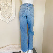 Load image into Gallery viewer, Tommy Hilfiger | Womens Vintage Y2K Blue Distressed Boyfriend Jeans | Size: 6
