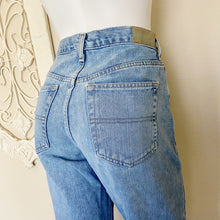 Load image into Gallery viewer, Tommy Hilfiger | Womens Vintage Y2K Blue Distressed Boyfriend Jeans | Size: 6
