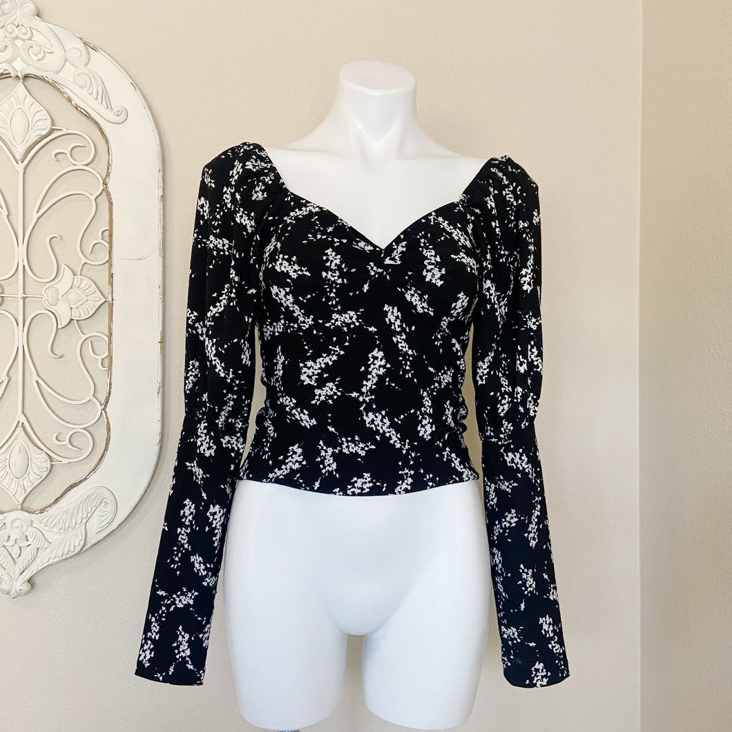 Anthropologie | Womens Black and Cream Print Long Sleeve Crop Top | Size: XS