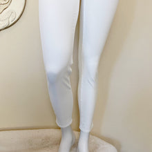 Load image into Gallery viewer, White House Black Market | Women&#39;s White Skinny Ankle &quot;The Sculpt&quot; Ankle Jeans | Size: 0
