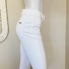 Load image into Gallery viewer, White House Black Market | Women&#39;s White Skinny Ankle &quot;The Sculpt&quot; Ankle Jeans | Size: 0
