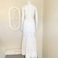 Load image into Gallery viewer, Sachin &amp; Babi | Womens White Floral Laser Cut Maxi Dress | Size: 2
