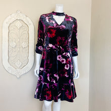 Load image into Gallery viewer, Roz &amp; Ali | Womens Black Velvet with Red and Purple Floral Print Dress | Size: 10
