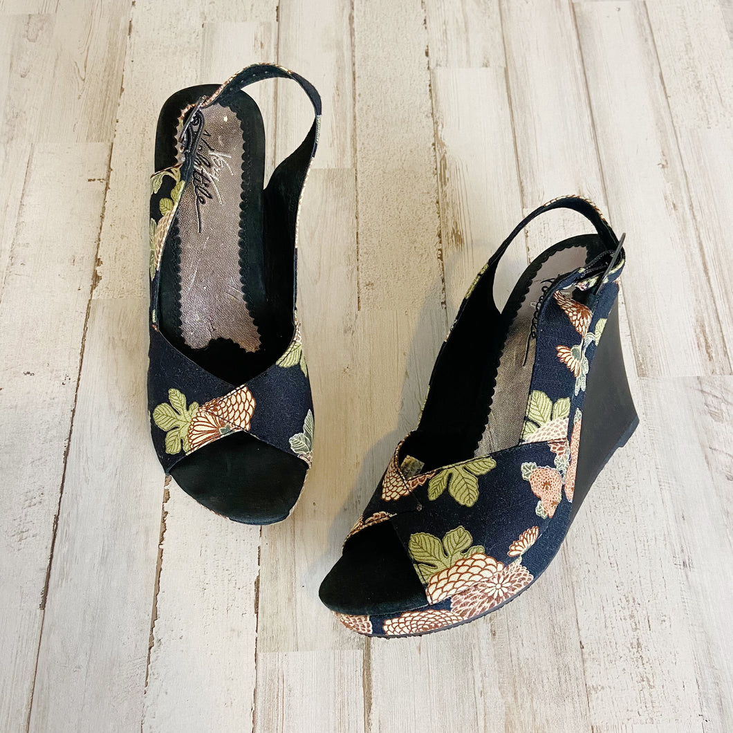 Very Volatile | Womens Black Floral Print Fabric Wooden Heel Wedge Sandals | Size: 8