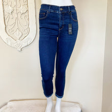 Load image into Gallery viewer, Ann Taylor | Womens Dark Wash The Skinny Ankle Jeans | Size: 6P
