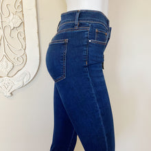 Load image into Gallery viewer, Ann Taylor | Womens Dark Wash The Skinny Ankle Jeans | Size: 6P
