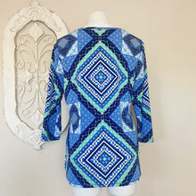Load image into Gallery viewer, Chico&#39;s | Womens Blue and Green Pattern 3/4 Sleeve Top | Size: M
