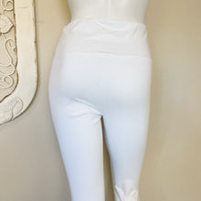 Load image into Gallery viewer, Chico&#39;s | Women&#39;s Optic White Zenergy So Slimming Crop Legging Pant with Tags | Size: S
