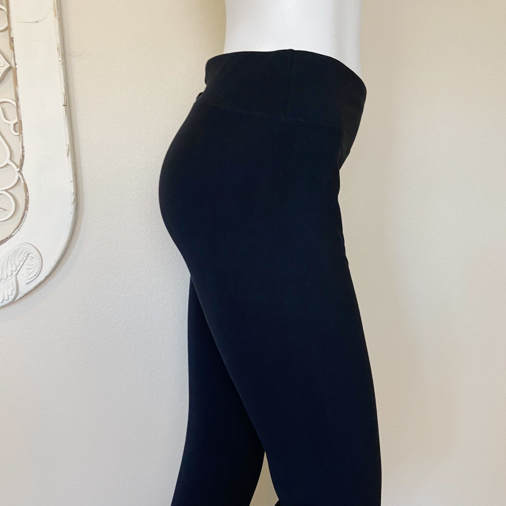 Calvin Klein | Women\'s Black Athletic Workout Leggings | Size: L – Savour  Clothing