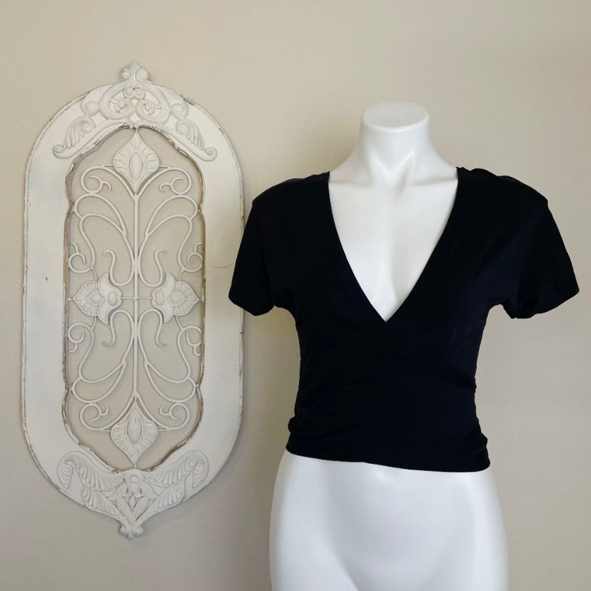 Lululemon | Women's Black Crop Short Sleeve Wrap T-Shirt | Size: 4