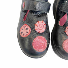 Load image into Gallery viewer, Umi | Girl&#39;s Black and Pink Flower Leather Mary Jane Shoes | Size: 7
